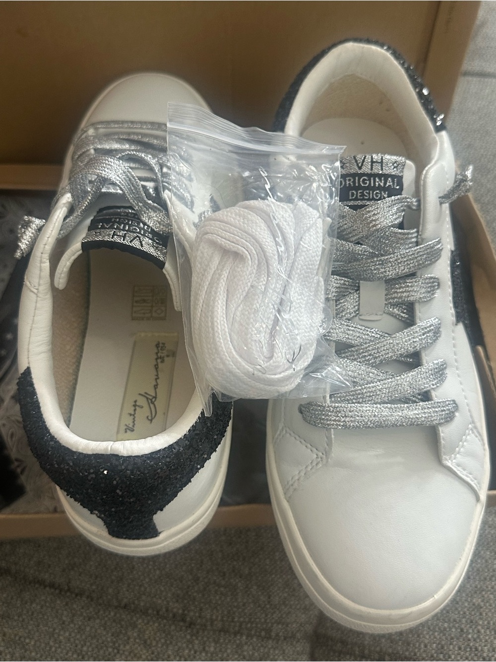 Vintage Havana White Leather Sneakers with Black Star and Silver Laces - Picture 4 of 7
